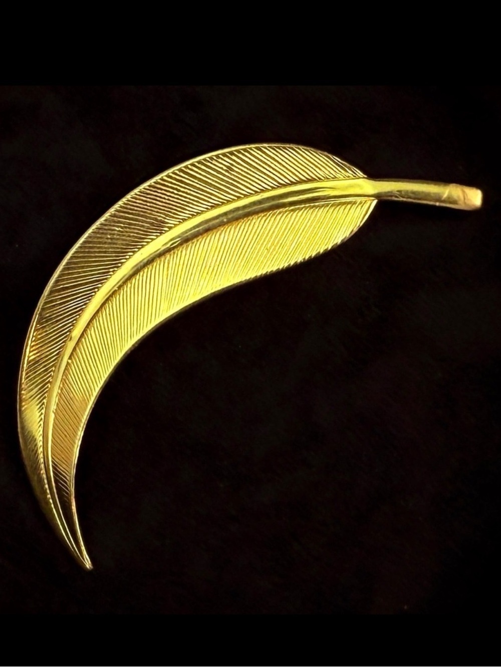 Vintage lightweight, etched Goldtone Leaf Brooch Pin